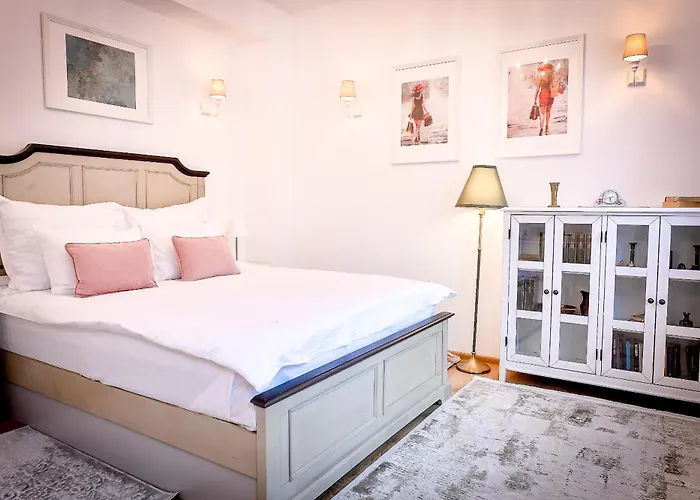 Casa Baritiu Hotel *